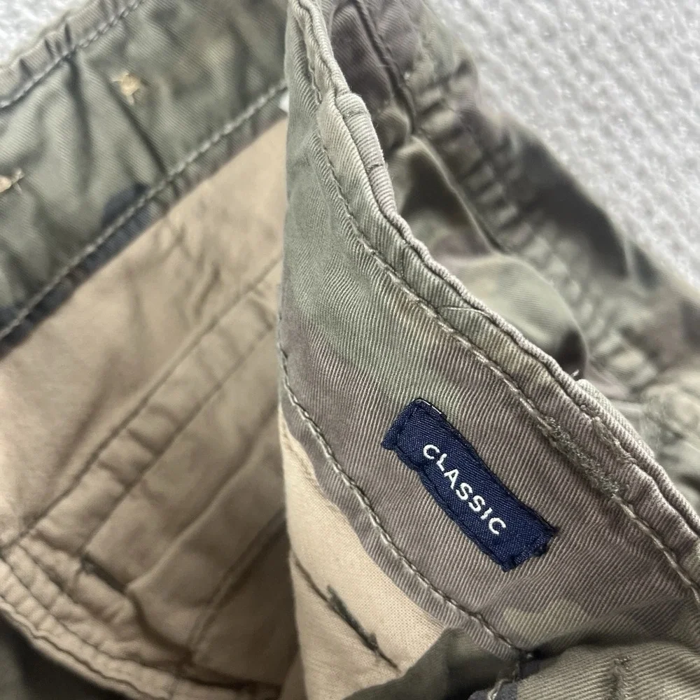 American Eagle Outfitters Classic Length Camo Cargo Shorts Men's 30 (Fit 32)